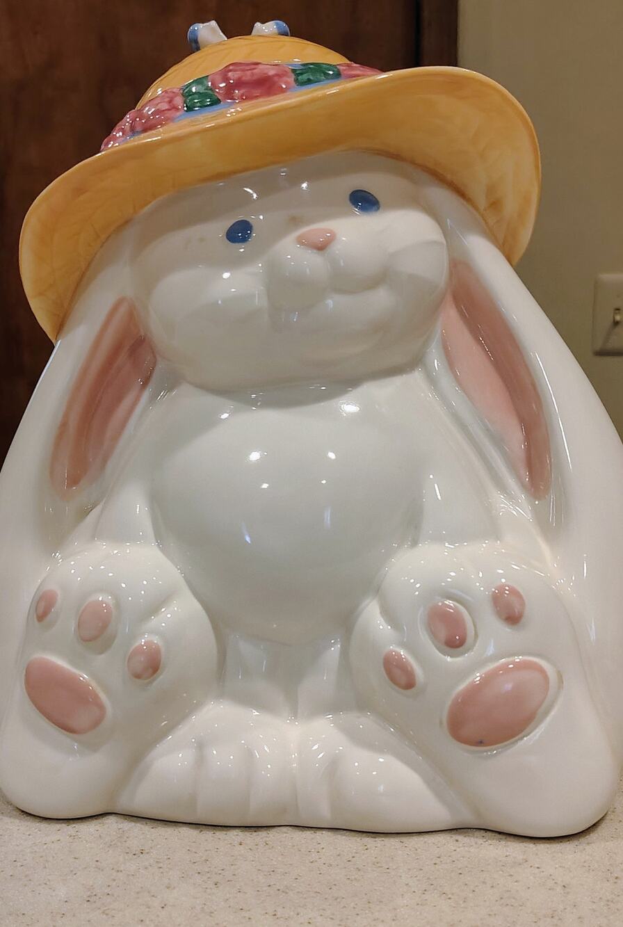 Vintage Treasure Craft Pfaltzgraff Bonnet Bunny Cookie Jar #364-080 New in Box